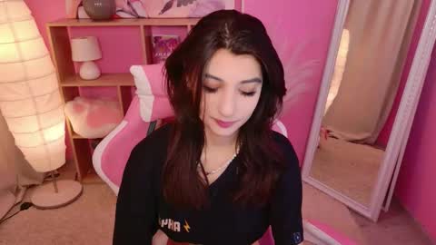 Mia online show from February 5, 2:42 pm