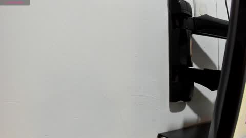 Mia online show from November 17, 8:00 pm