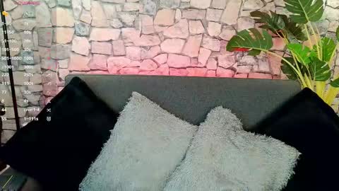 Mia online show from November 8, 6:33 pm