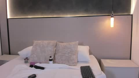 M I A online show from April 20, 12:19 pm