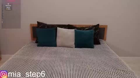 mia_stephan online show from September 15, 6:09 pm