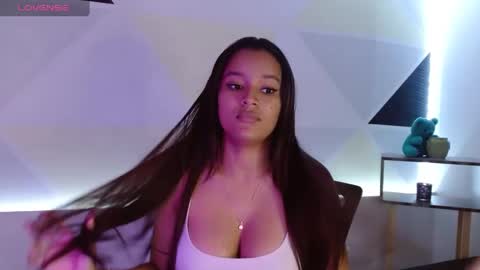 mia_sweetdc online show from December 15, 9:31 pm