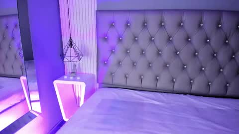 mia vixenn  online show from December 14, 11:22 pm