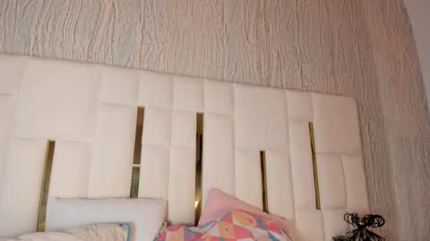 mia_vy online show from November 7, 3:53 am