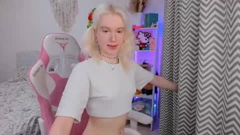 Mia online show from February 7, 3:31 am