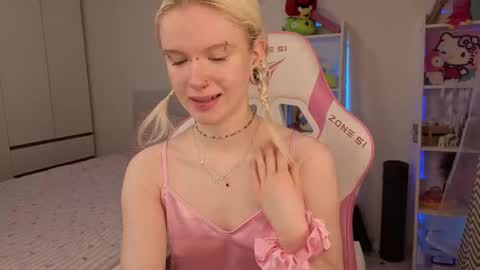 Mia online show from March 9, 3:11 am