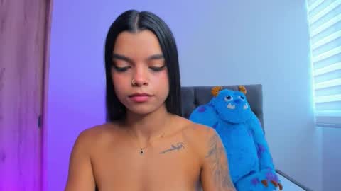 Snapshot of mia_world_ chatting on October 15, 12:28 pm online show from October 15, 12:28 pm