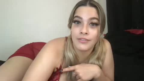 Mia Moji online show from October 10, 1:28 pm