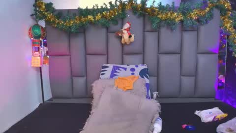 Mia online show from December 1, 12:03 pm