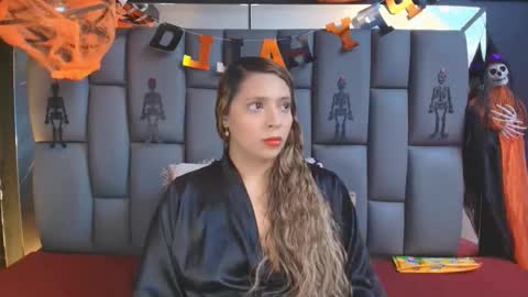 Snapshot of miaabrown__ chatting on October 21, 12:10 pm Mia online show from October 21, 12:10 pm