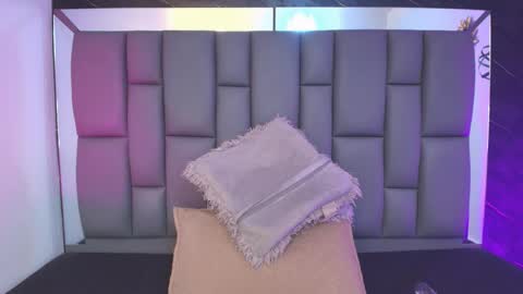 Mia online show from February 13, 12:30 pm