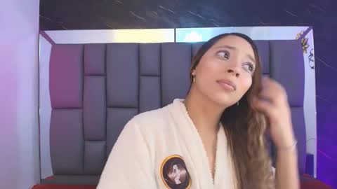 Mia online show from February 6, 12:30 pm