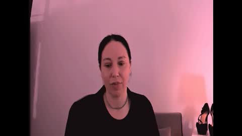 Mia online show from May 16, 4:05 pm