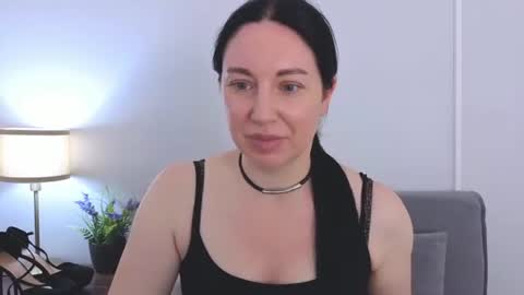 Mia online show from June 5, 3:17 pm