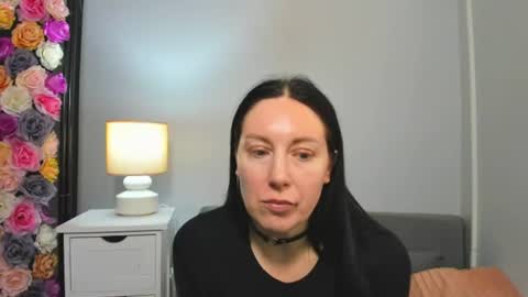 Mia online show from February 20, 1:35 pm