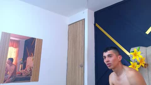 miaandrony online show from March 31, 7:03 pm