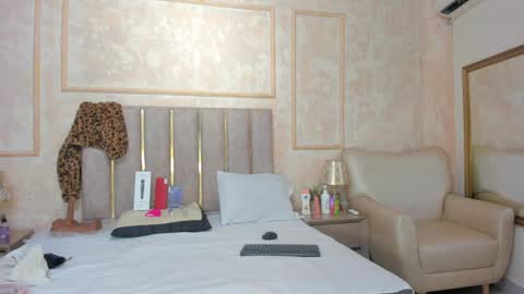 Miaasummer online show from April 18, 11:34 am