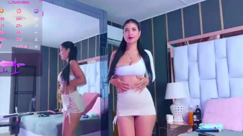 Mia online show from June 30, 11:53 am