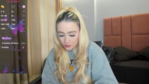 MiaCarper online show from April 10, 9:08 pm