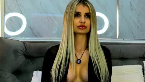 Mia online show from July 16, 8:34 pm