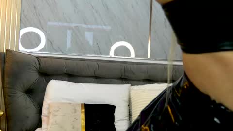 Mia online show from April 26, 8:06 pm