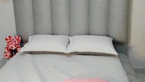 miacleark online show from November 9, 10:01 pm