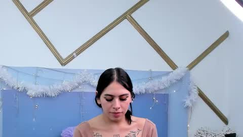 Mia 3 online show from December 31, 8:15 am