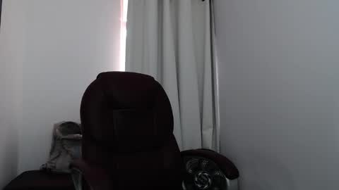 miadesir online show from February 12, 7:06 pm