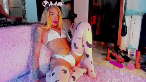 miaferruchi online show from April 1, 11:11 am