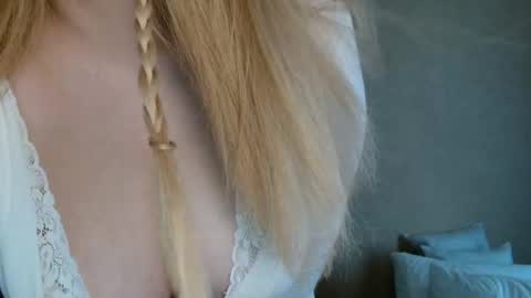 MiaFoxisJa online show from September 12, 8:38 am