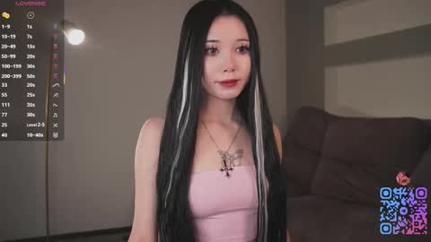 Mia online show from November 14, 12:29 pm