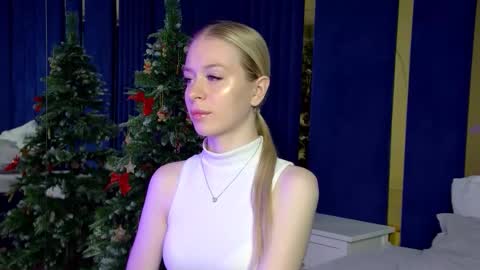 Mia online show from December 18, 5:47 am