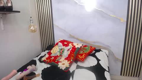 miah_princess online show from December 13, 7:53 pm