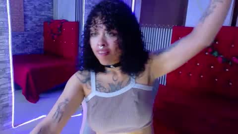 MIA VELEZ online show from April 8, 5:10 am