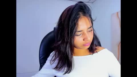 miahsex69 online show from November 24, 4:33 am