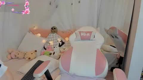 Snapshot of miamaiha chatting on October 22, 1:09 am mia 600am-1000am Colombia time online show from October 22, 1:09 am