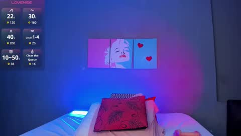 Laura online show from November 25, 11:14 pm