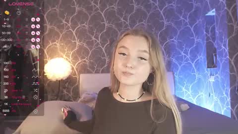 Mia online show from March 15, 3:37 pm