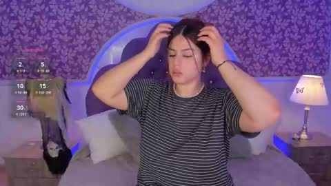 Snapshot of miamontoya chatting on October 13, 1:24 pm Mia   -5 7001400 Follow  online show from October 13, 1:24 pm