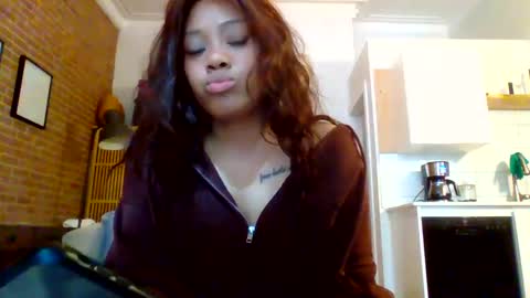 Snapshot of miamuffin8 chatting on September 19, 6:22 pm MiaMuffn online show from September 19, 6:22 pm