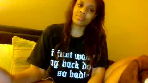 Snapshot of miamuffin8 chatting on January 1, 8:15 pm MiaMuffn online show from January 1, 8:15 pm