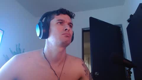 Snapshot of miaou_miaou chatting on December 3, 2:53 am miaou_miaou online show from December 3, 2:53 am