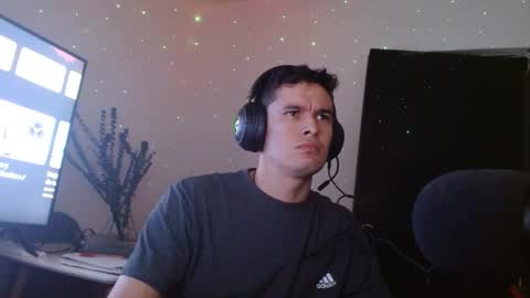 Snapshot of miaou_miaou chatting on January 9, 8:33 pm miaou_miaou online show from January 9, 8:33 pm