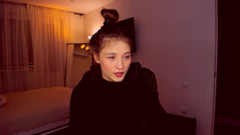 Mia online show from February 1, 8:06 pm