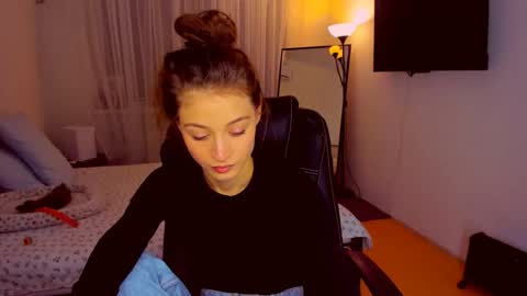 Mia online show from October 17, 8:57 pm