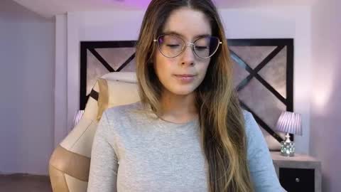 Mia online show from March 25, 7:31 pm