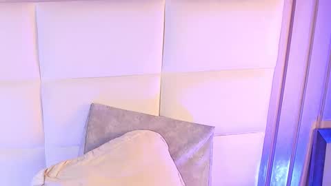 Mia online show from October 3, 8:39 pm