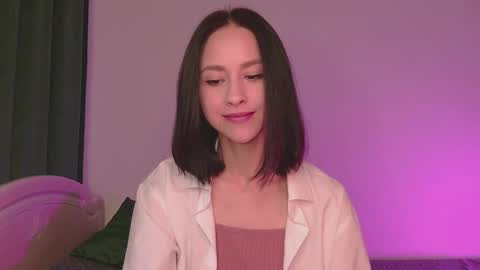 Mia online show from September 16, 9:01 am