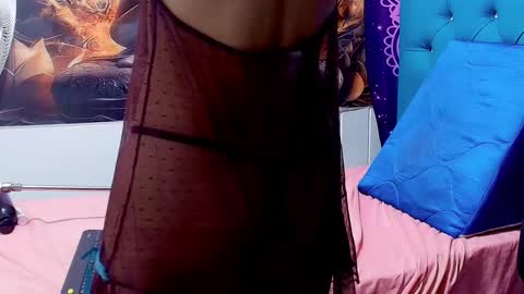 Mia online show from October 31, 3:07 am