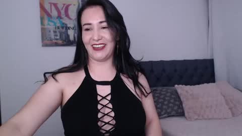 Mia Wilson online show from May 9, 3:12 am